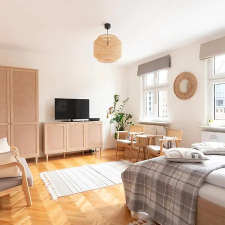 Klimatyczne Studio 3City W Gdansku Z Widokiem Na Wode By Noclegi Renters Apartment Gdansk